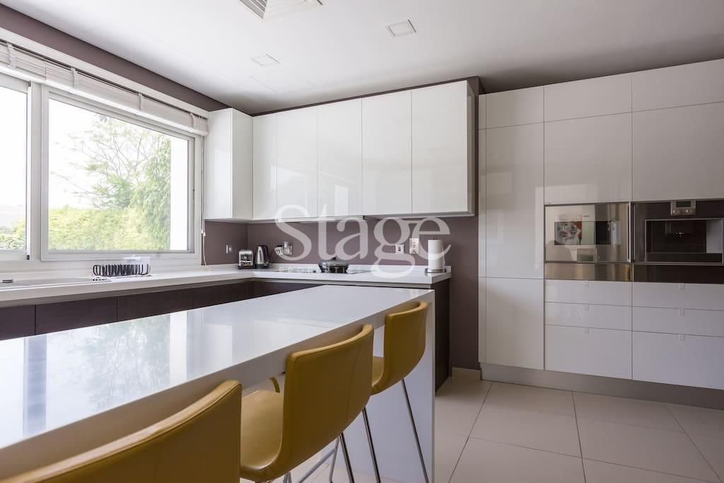 4 bedrooms Villas for Sale in Al Sufouh, Dubai VI7762S