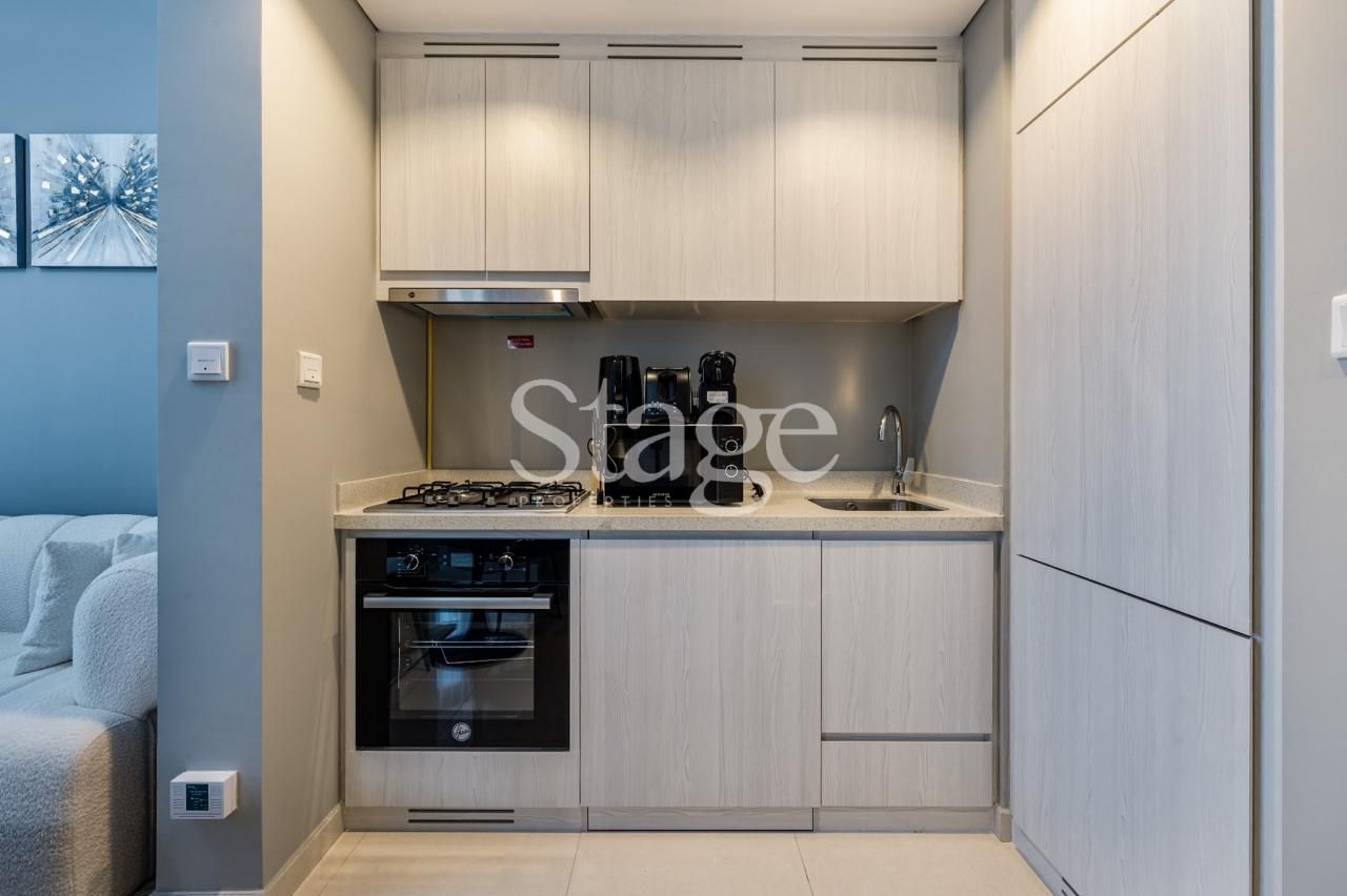 1 bedroom apartment for Sale in Business Bay, Dubai AP8080S