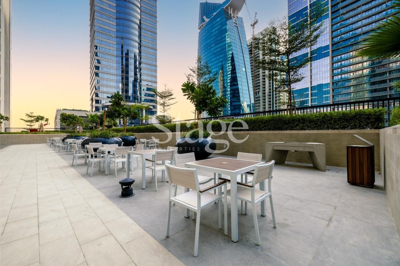 1 bedroom apartment for Sale in Business Bay, Dubai AP8080S
