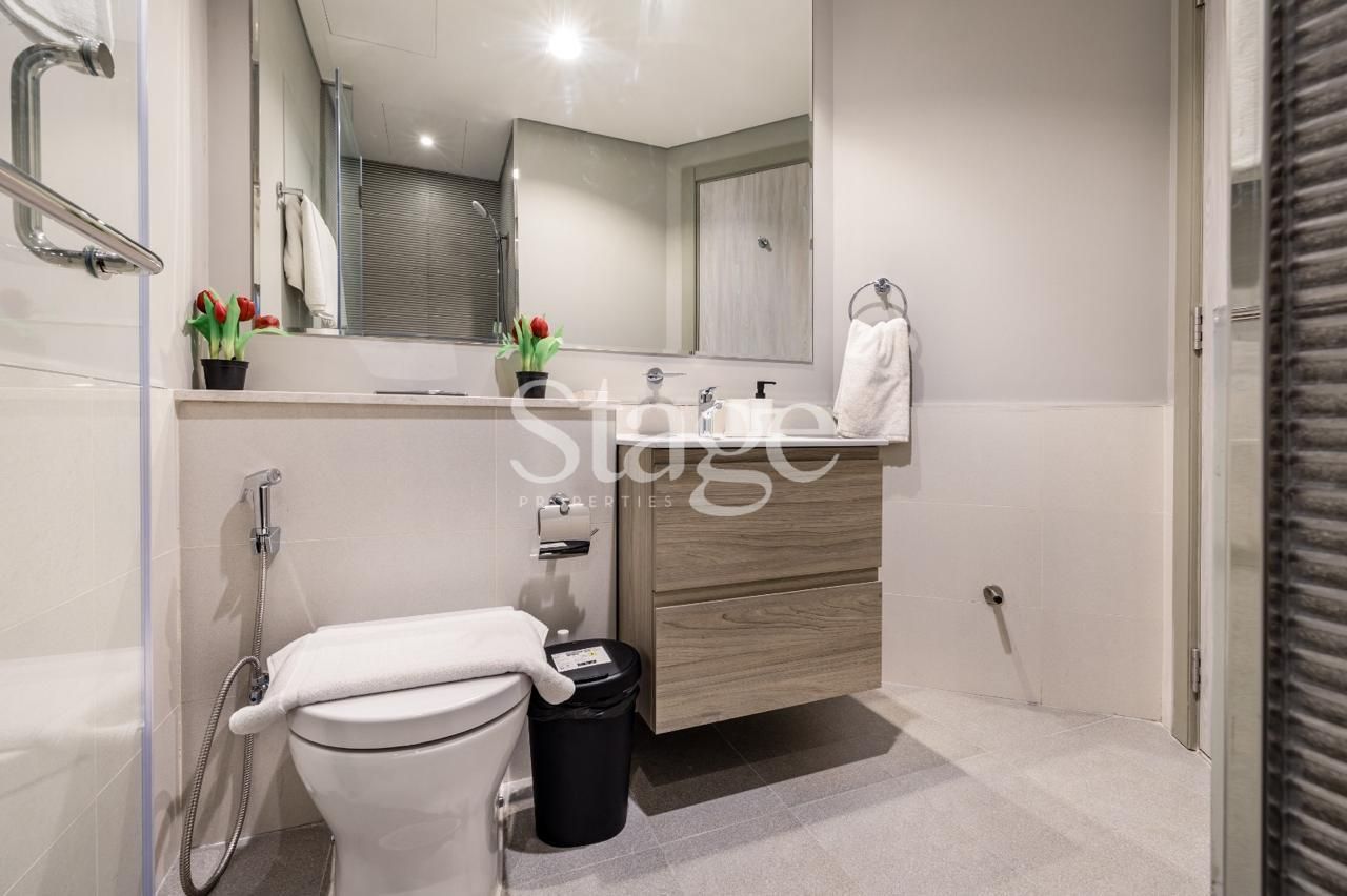 1 bedroom apartment for Sale in Business Bay, Dubai AP8080S
