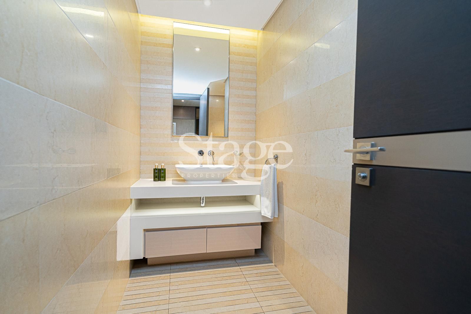 1 bedroom apartment for Rent in Dubai Healthcare City, Dubai AP7416L
