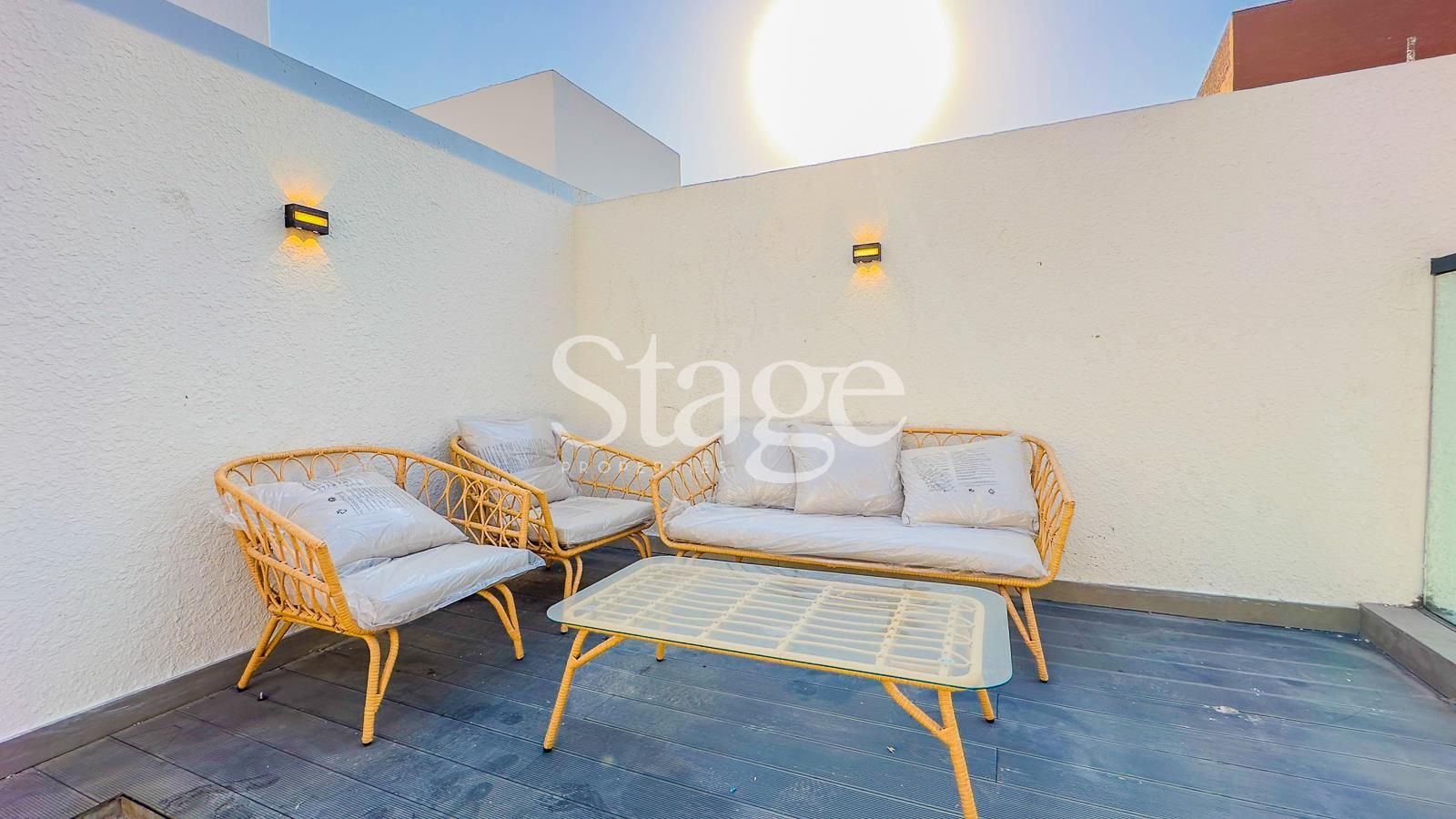 فيلا من ٤ غرف نوم للإيجار في Jumeirah Village Circle، Dubai VI8263L