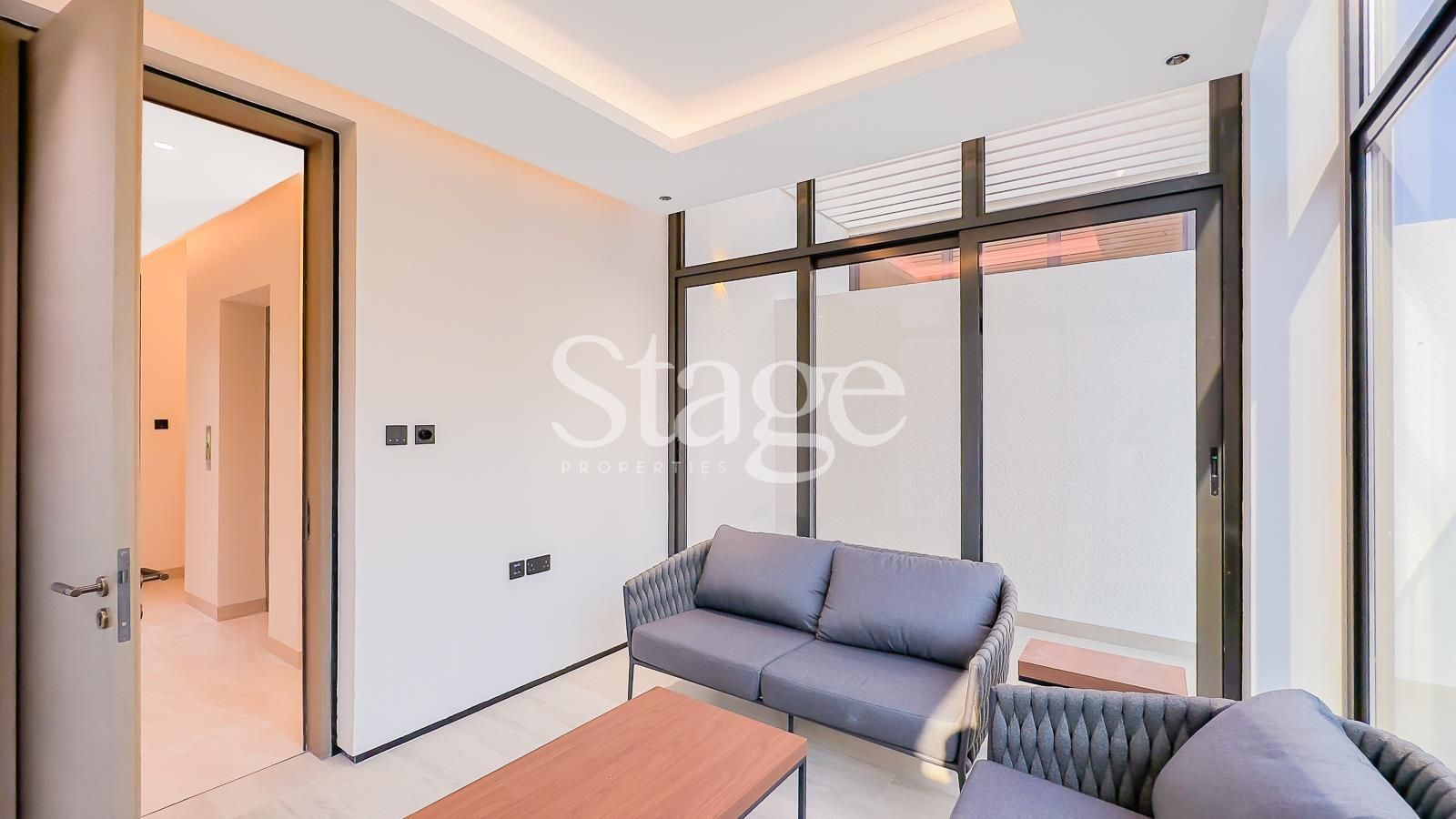 فيلا من ٤ غرف نوم للإيجار في Jumeirah Village Circle، Dubai VI8230L