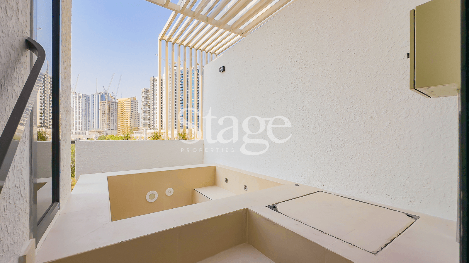 فيلا من ٤ غرف نوم للإيجار في Jumeirah Village Circle، Dubai VI8230L