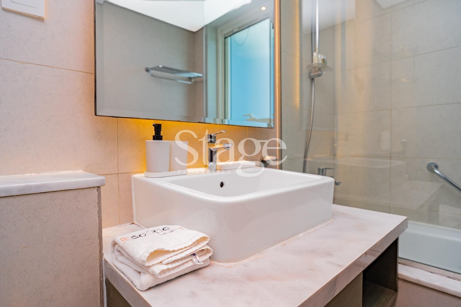 2 bedrooms apartment for Rent in Business Bay, Dubai AP7926L
