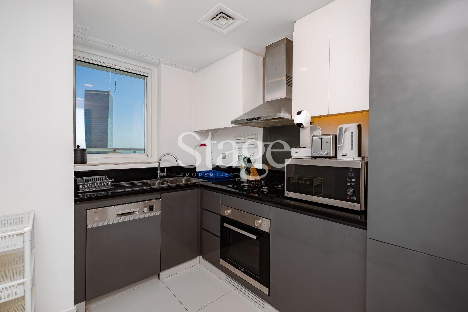 2 bedrooms apartment for Rent in Business Bay, Dubai AP7926L