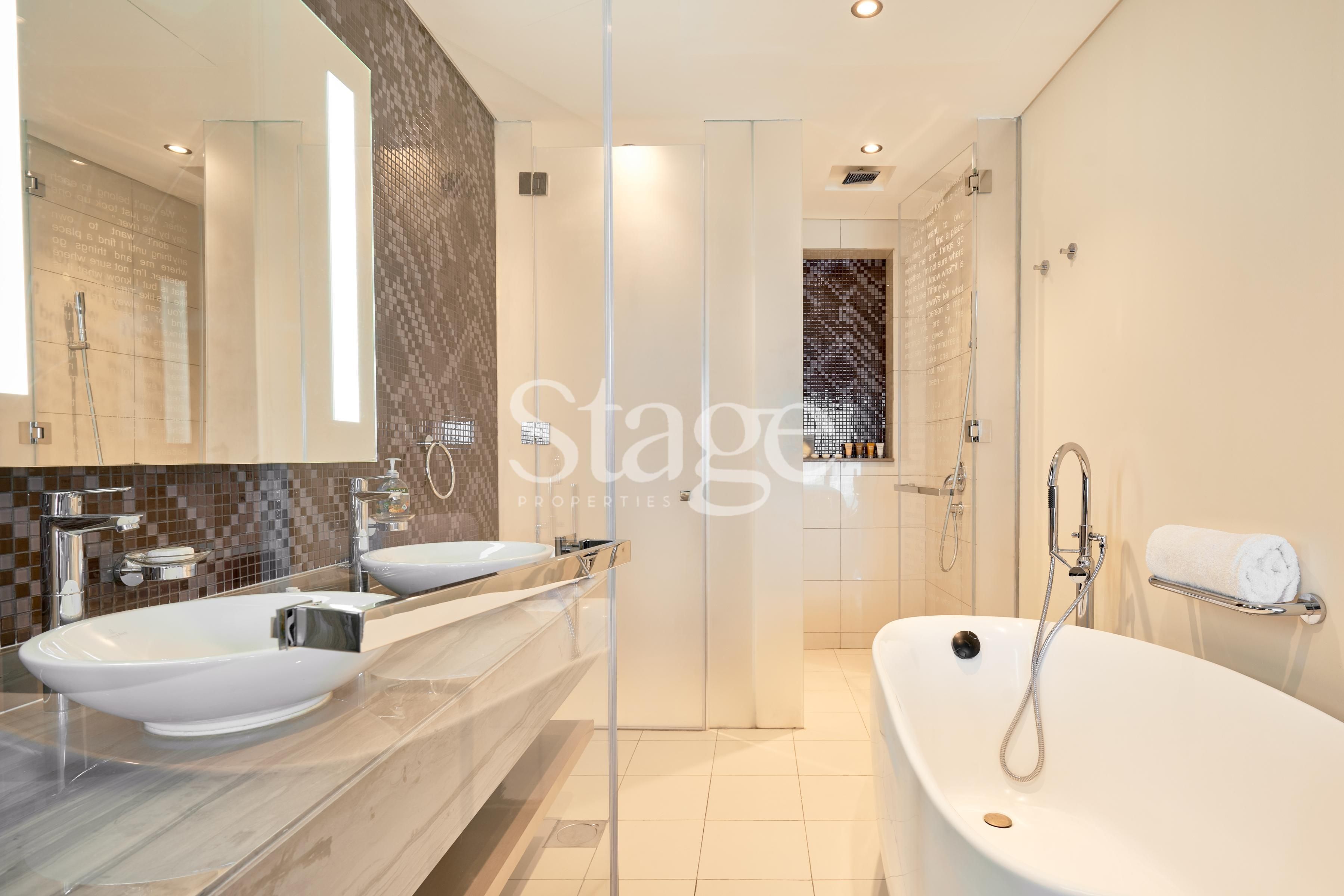 شقة من ٣ غرف نوم للإيجار في Business Bay، Dubai AP7700L