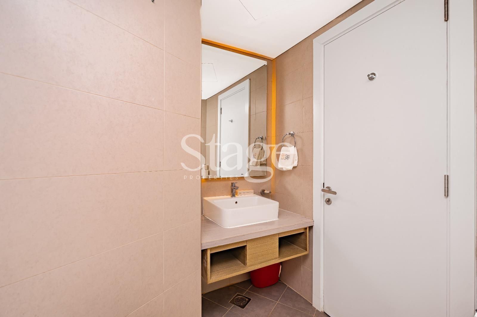 2 bedrooms apartment for Rent in Business Bay, Dubai AP7926L