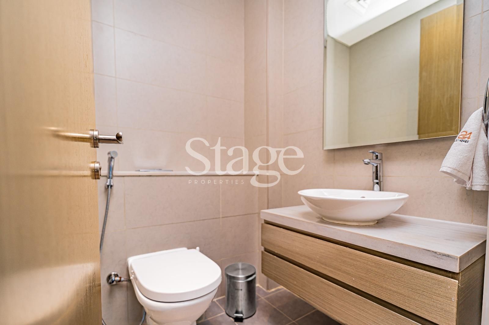 2 bedrooms apartment for Rent in Business Bay, Dubai AP7926L