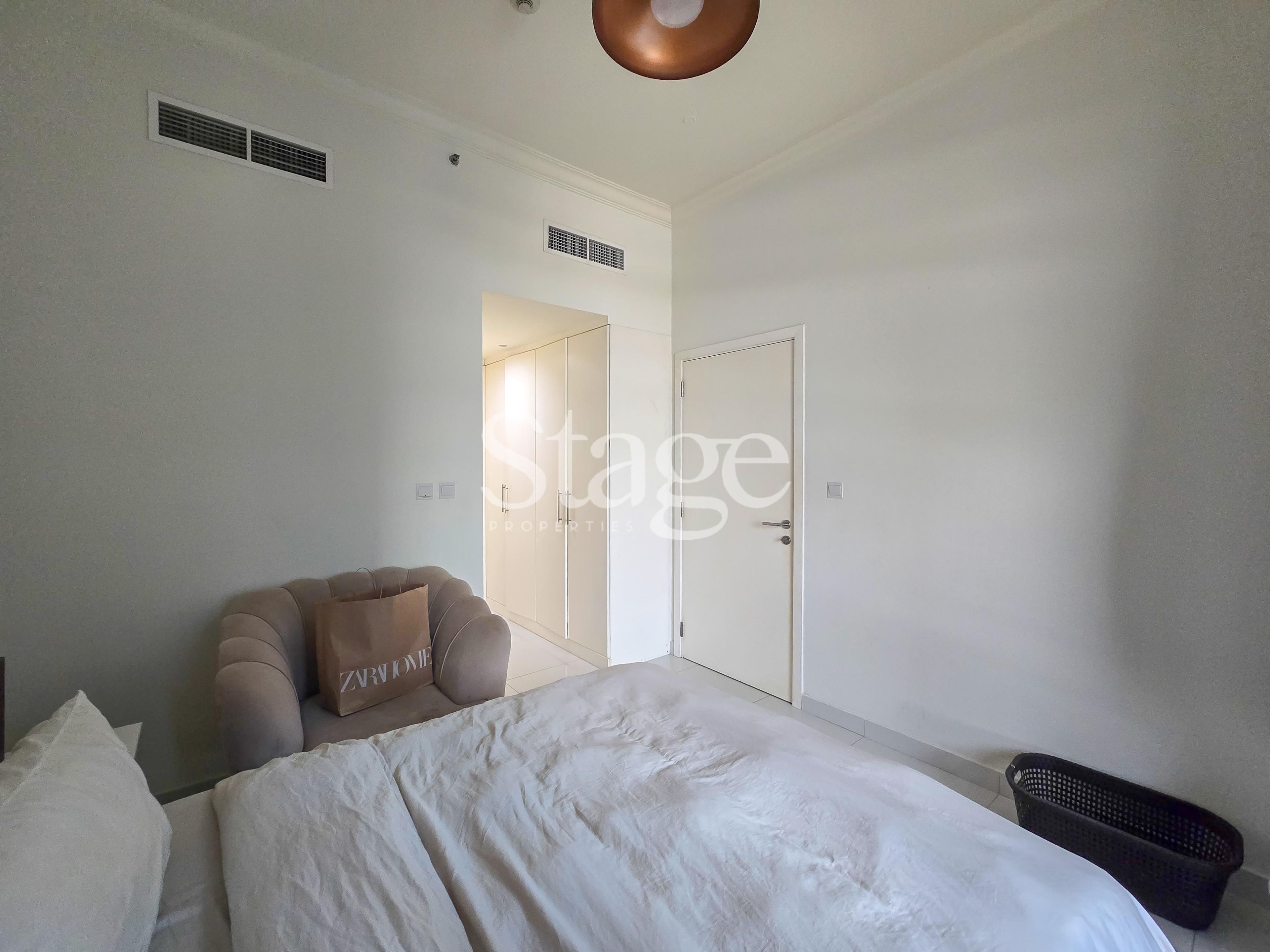 1 bedroom apartment for Sale in Business Bay, Dubai AP8257S