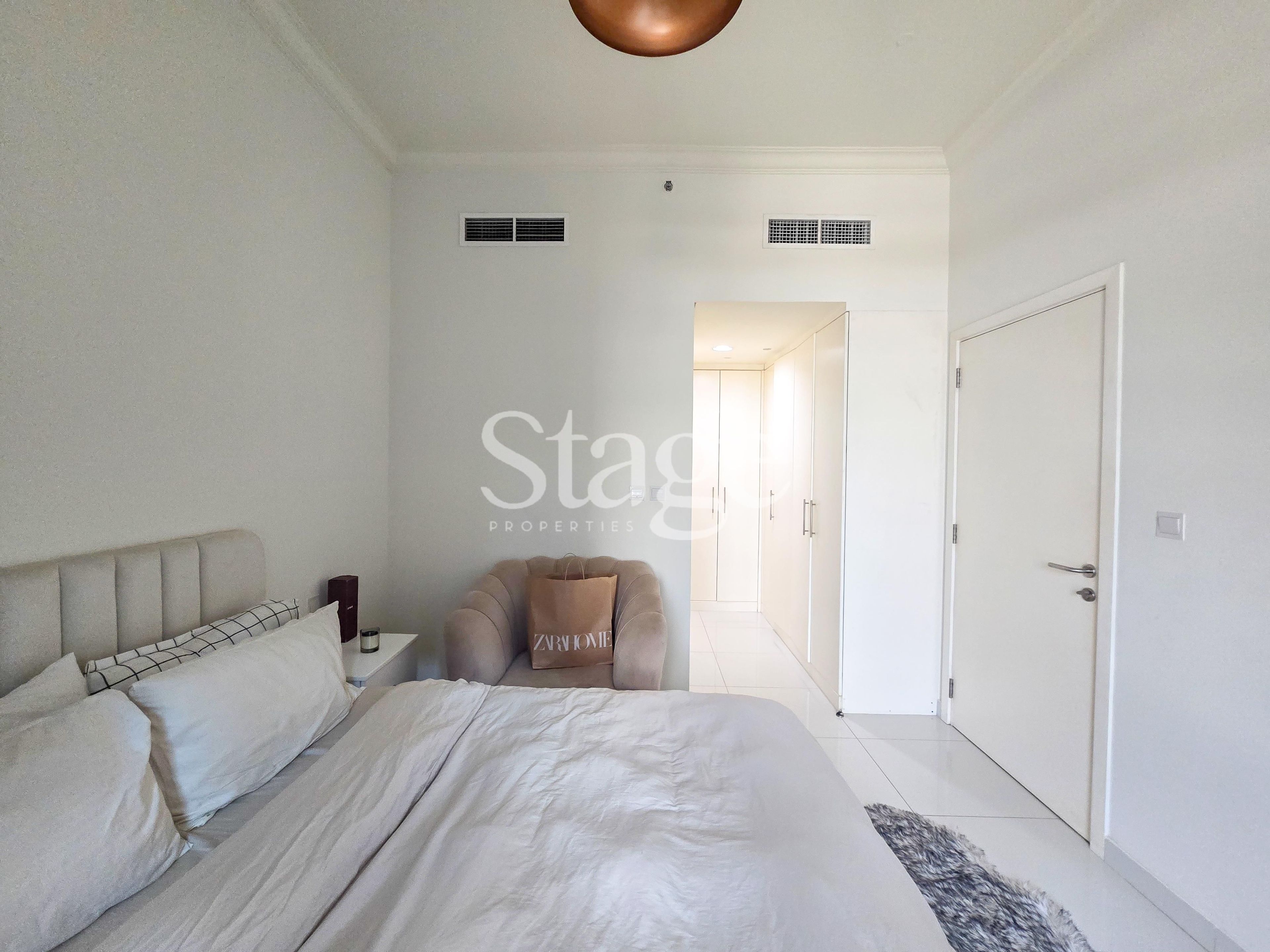 1 bedroom apartment for Sale in Business Bay, Dubai AP8257S