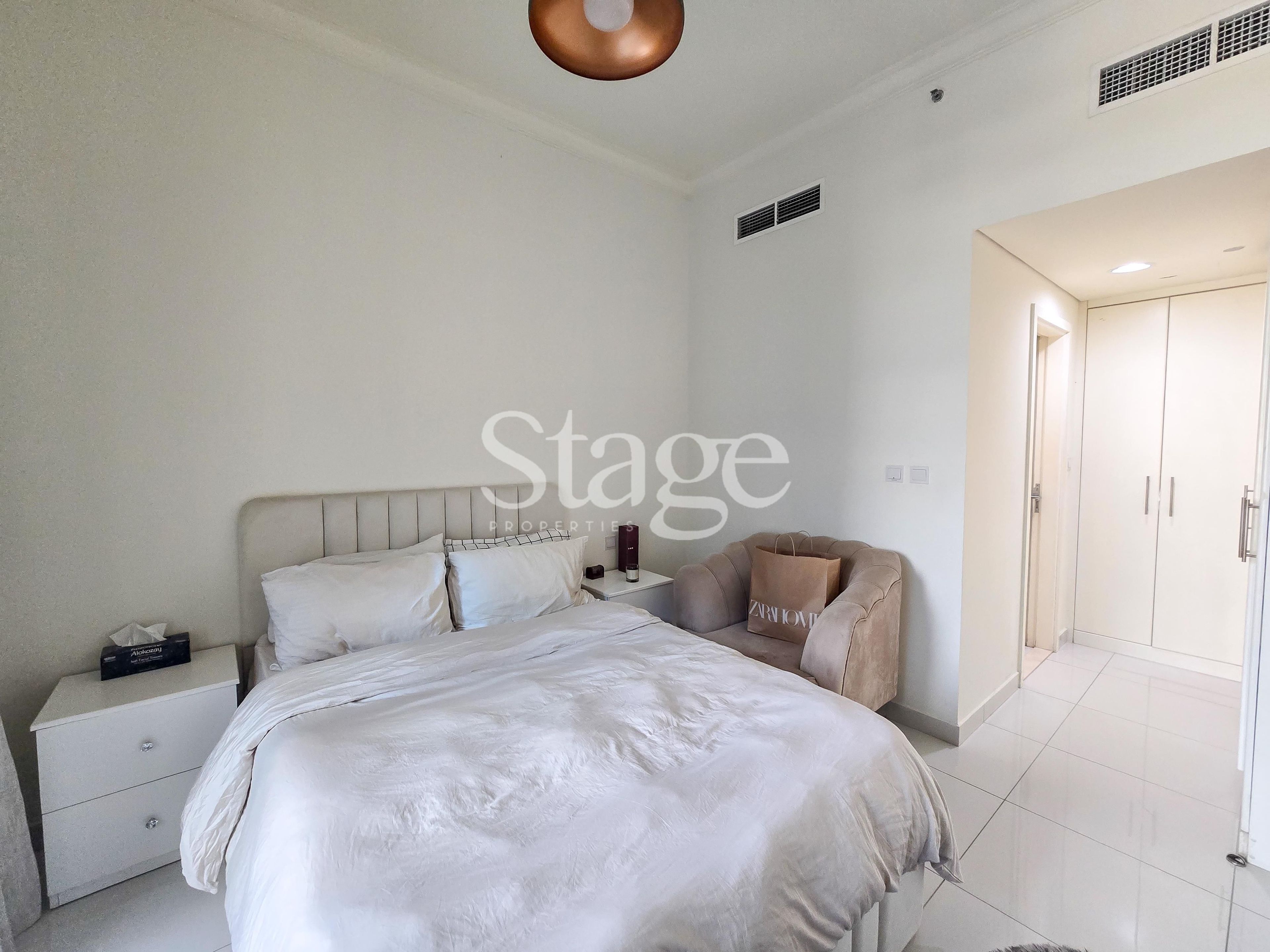 1 bedroom apartment for Sale in Business Bay, Dubai AP8257S