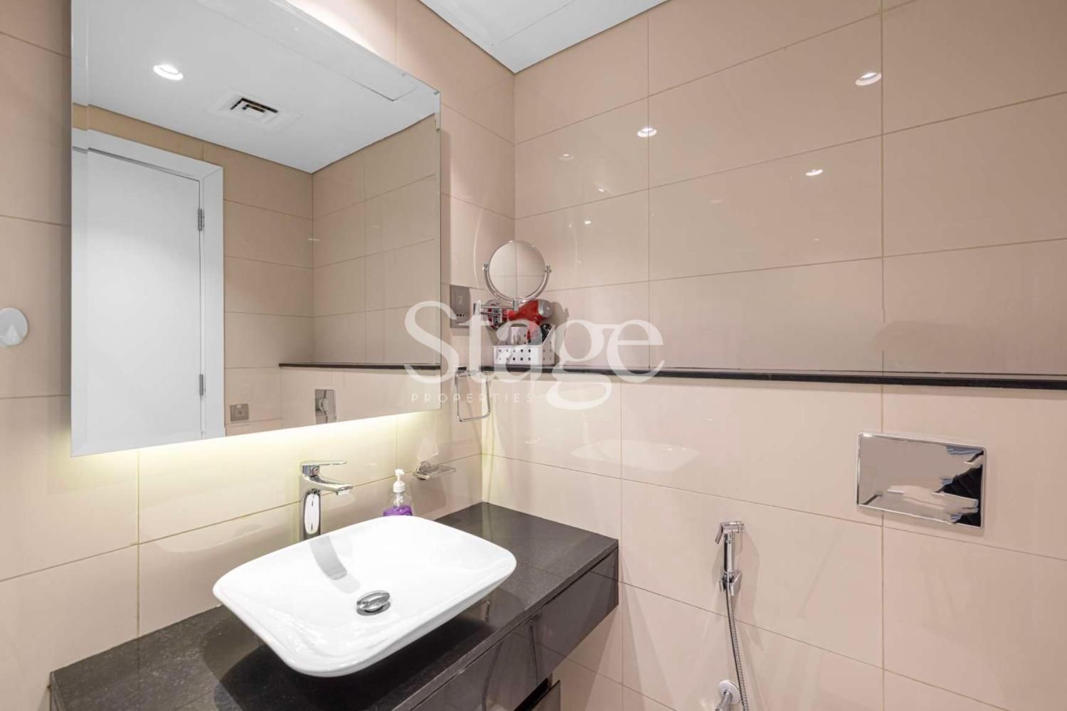 1 bedroom apartment for Rent in Business Bay, Dubai AP7607L