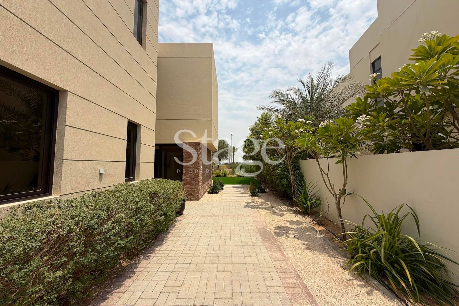 4 bedrooms Villas for Rent in DAMAC Hills, Dubai VI9810L