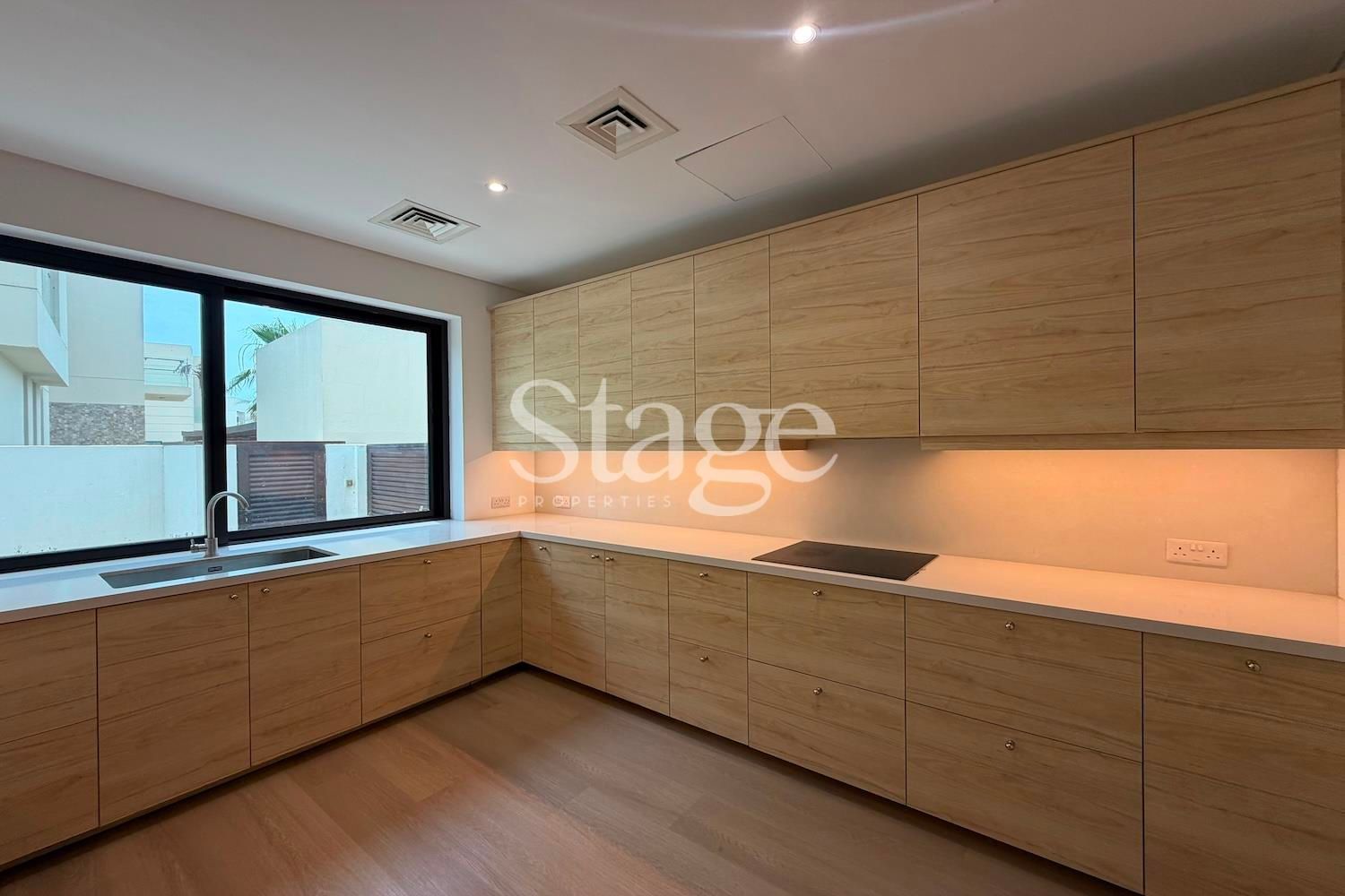 4 bedrooms Villas for Rent in DAMAC Hills, Dubai VI9810L
