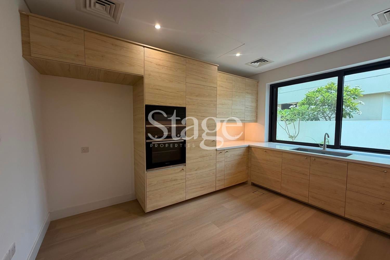 4 bedrooms Villas for Rent in DAMAC Hills, Dubai VI9810L