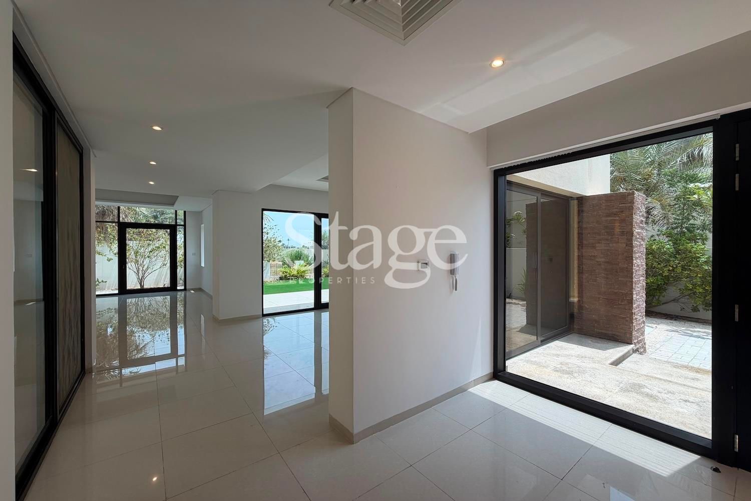 4 bedrooms Villas for Rent in DAMAC Hills, Dubai VI9810L