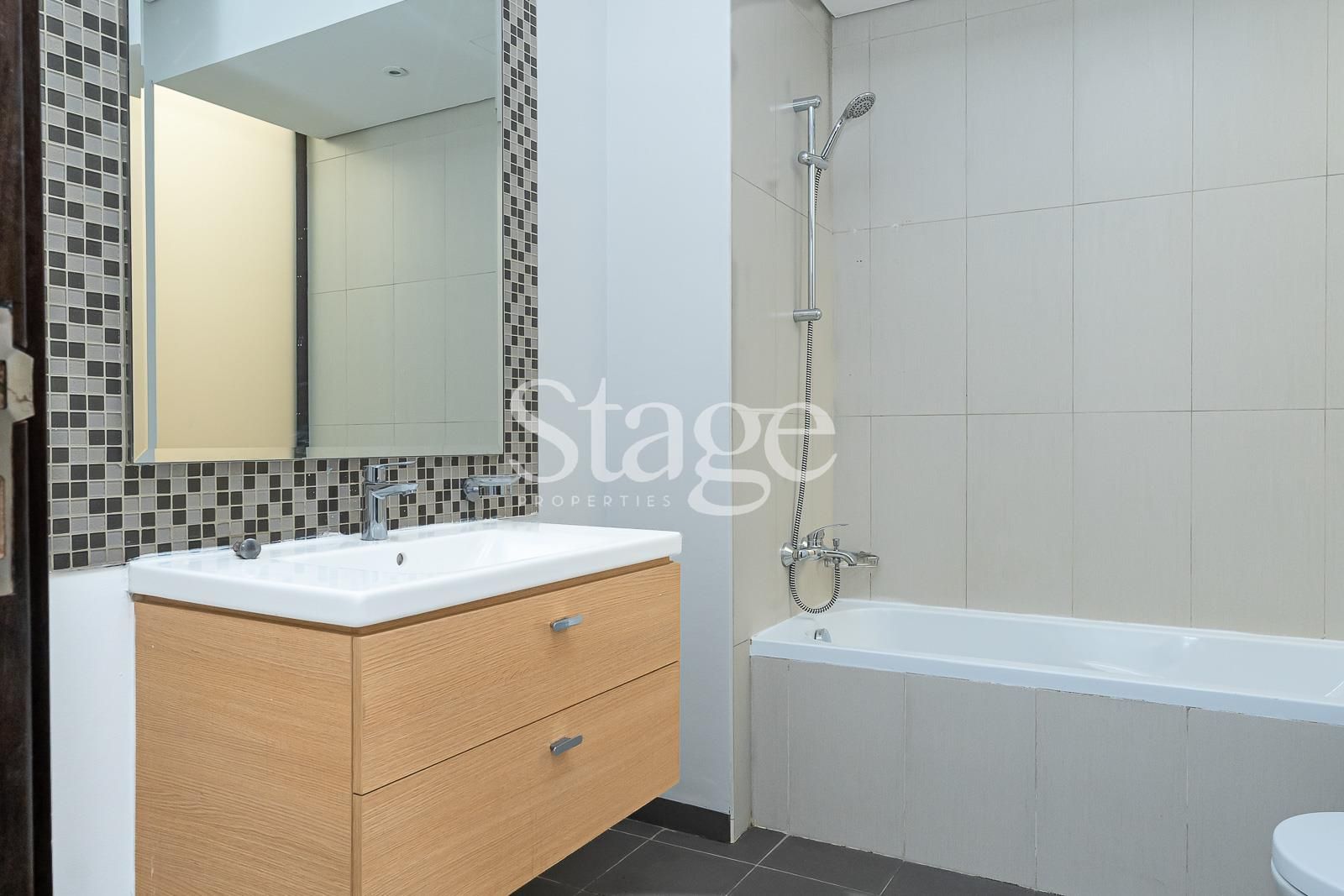 تاون هاوس من ٤ غرف نوم للبيع في DAMAC Hills، Dubai BG7535S