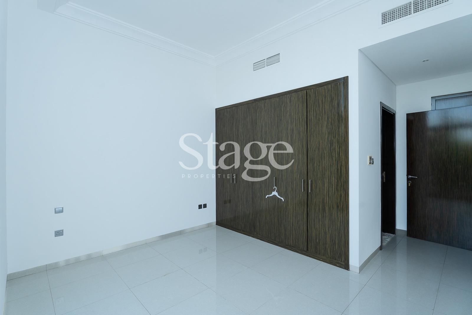 تاون هاوس من ٤ غرف نوم للبيع في DAMAC Hills، Dubai BG7535S