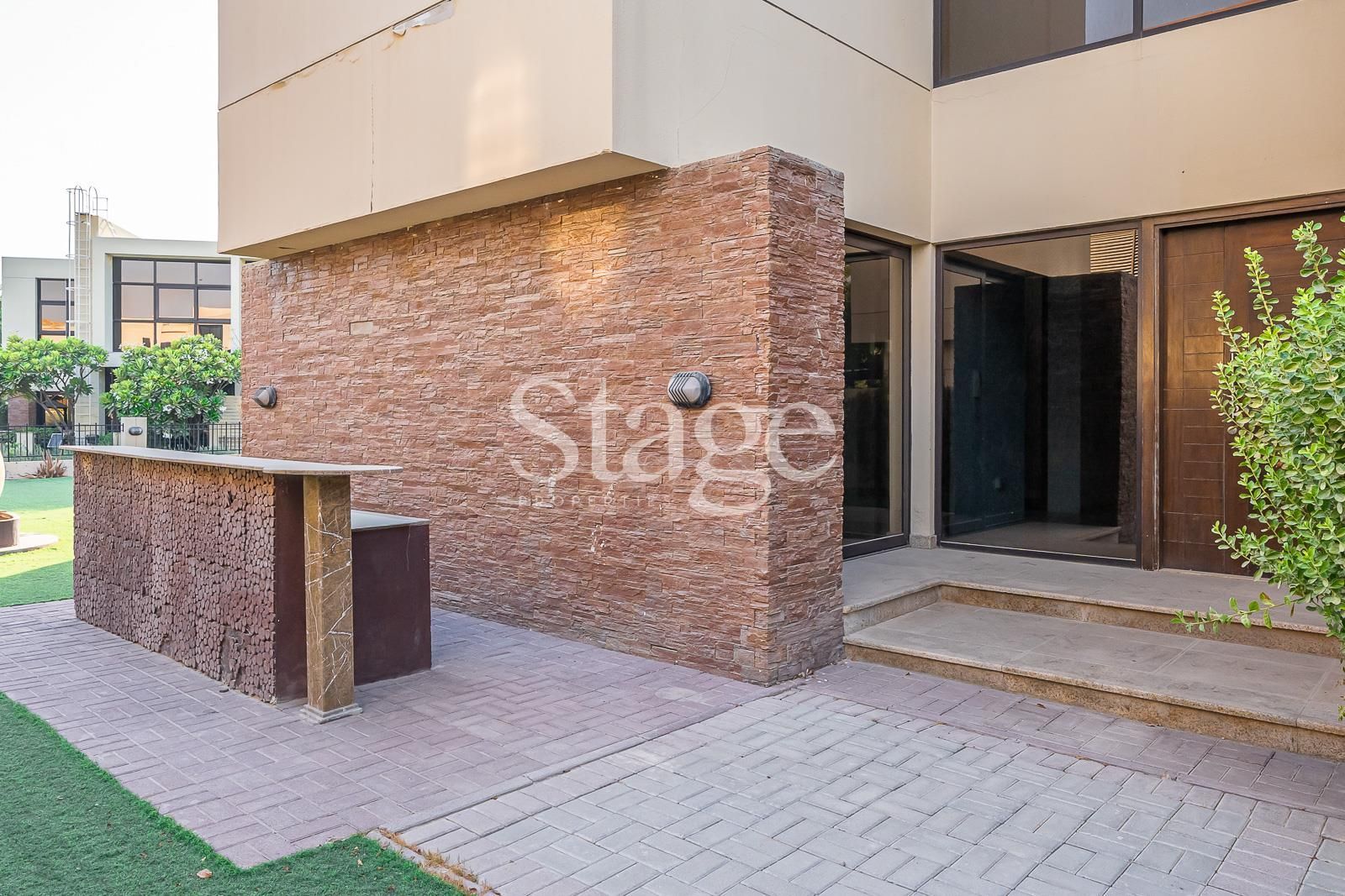 تاون هاوس من ٤ غرف نوم للبيع في DAMAC Hills، Dubai BG7535S