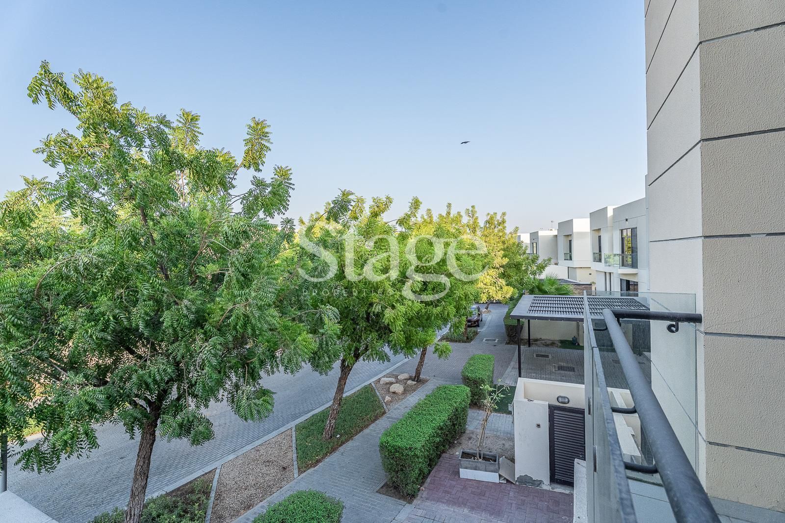 تاون هاوس من ٤ غرف نوم للبيع في DAMAC Hills، Dubai BG7535S