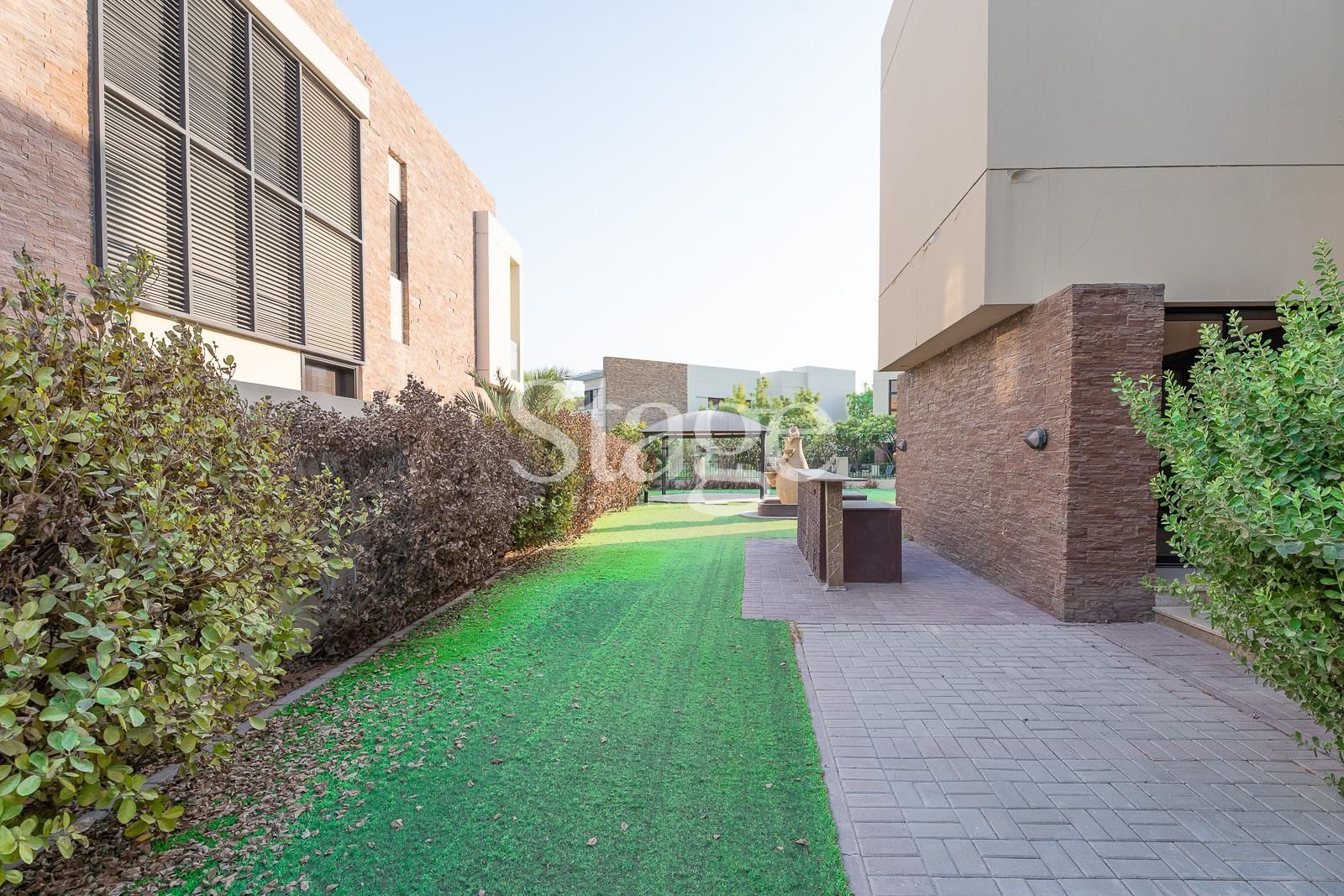 تاون هاوس من ٤ غرف نوم للبيع في DAMAC Hills، Dubai BG7535S