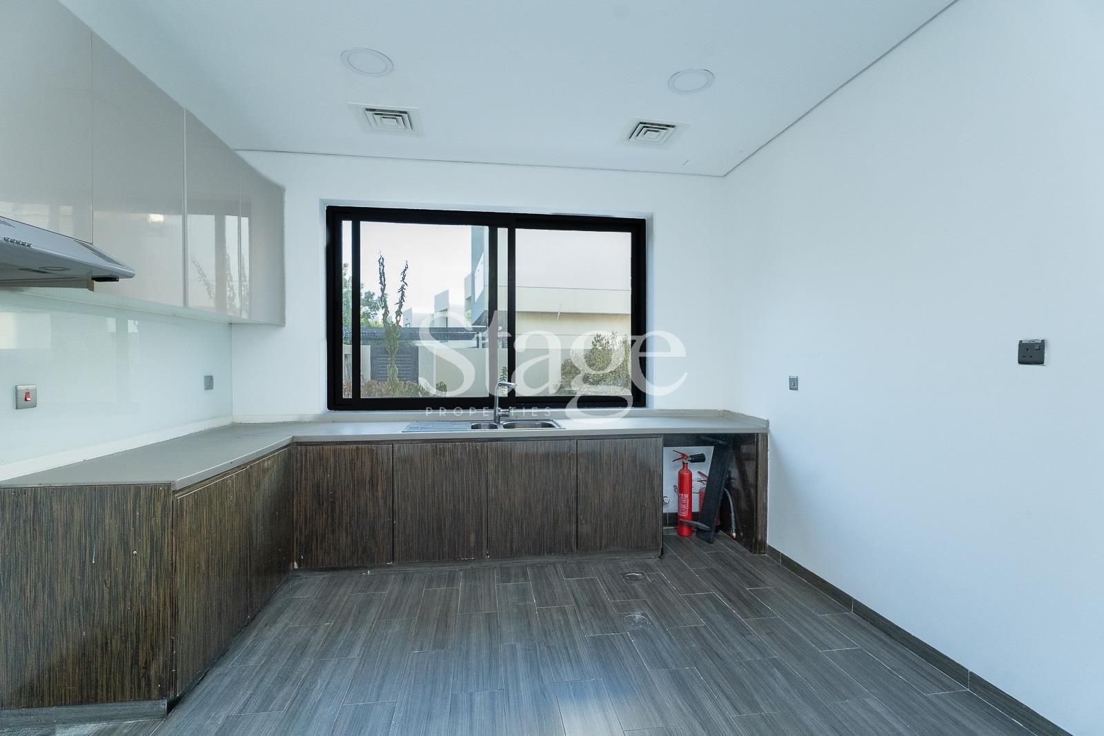 تاون هاوس من ٤ غرف نوم للبيع في DAMAC Hills، Dubai BG7535S