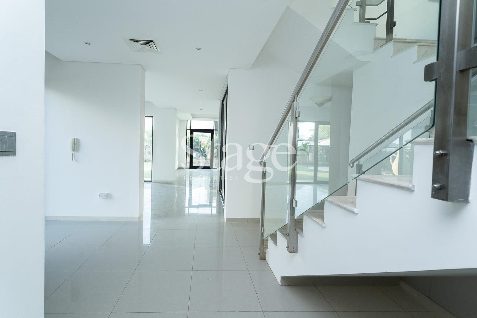 تاون هاوس من ٤ غرف نوم للبيع في DAMAC Hills، Dubai BG7535S