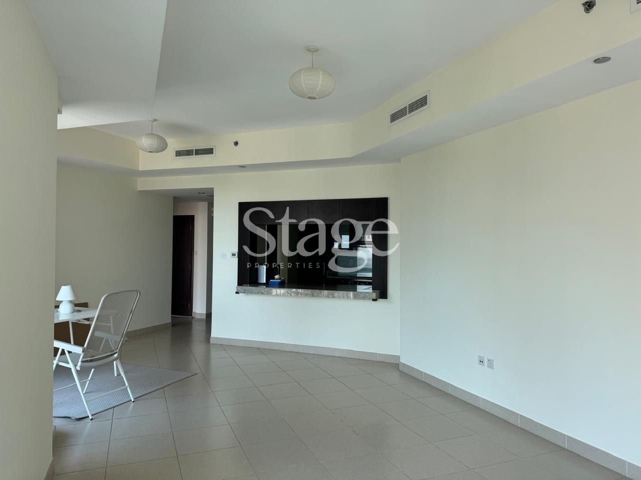 2 bedrooms apartment for Rent in The Views, Dubai AP7811L