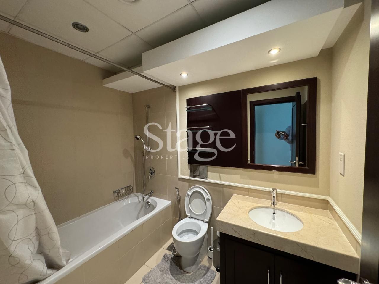 2 bedrooms apartment for Rent in The Views, Dubai AP7811L