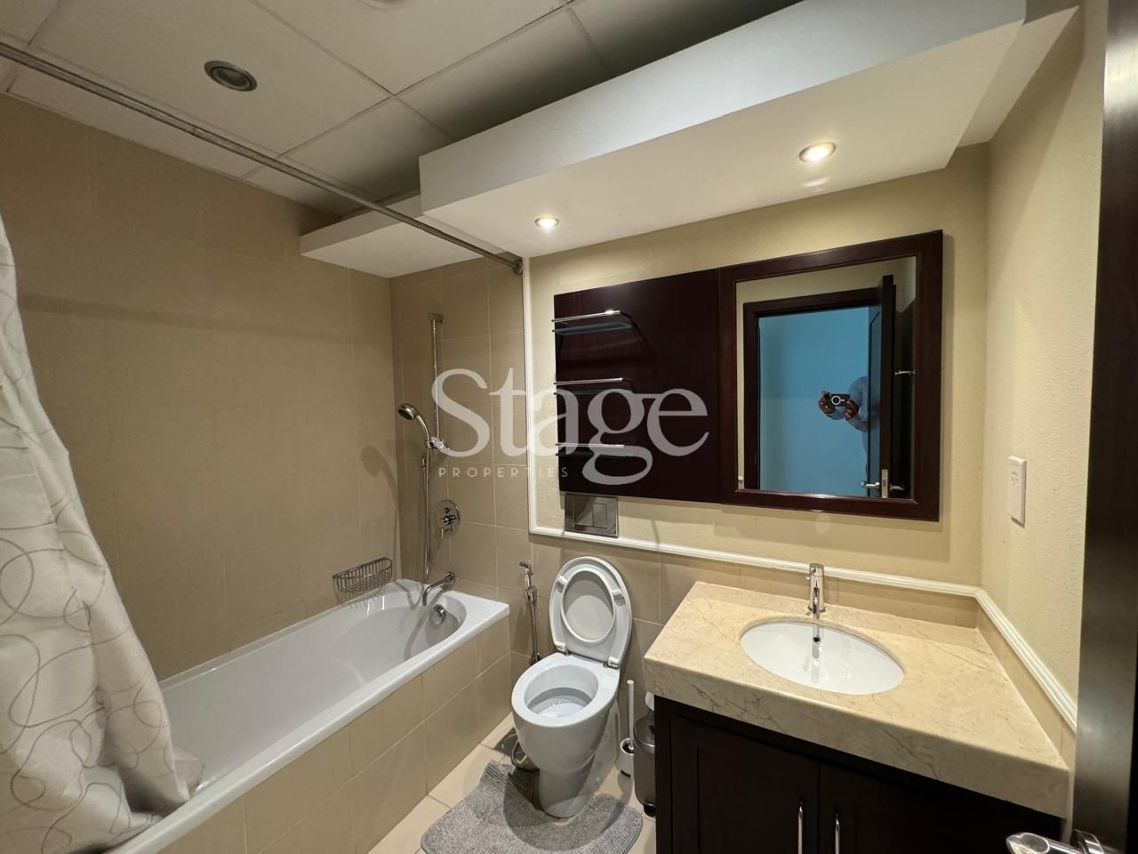 2 bedrooms apartment for Rent in The Views, Dubai AP7811L