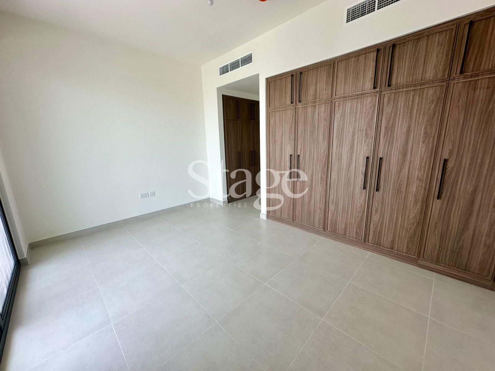 تاون هاوس من ٤ غرف نوم للإيجار في Town Square، Dubai TH8170L