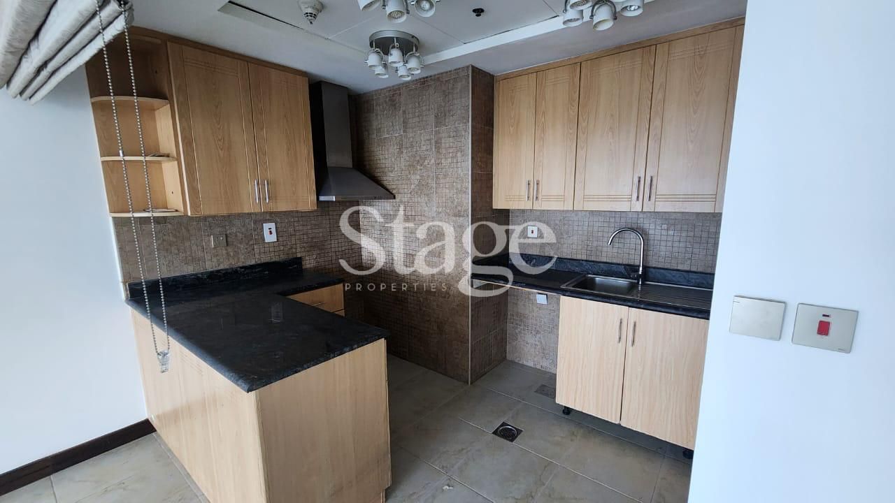 شقة من ٤ غرف نوم للإيجار في Jumeirah Lake Towers، Dubai AP9653L
