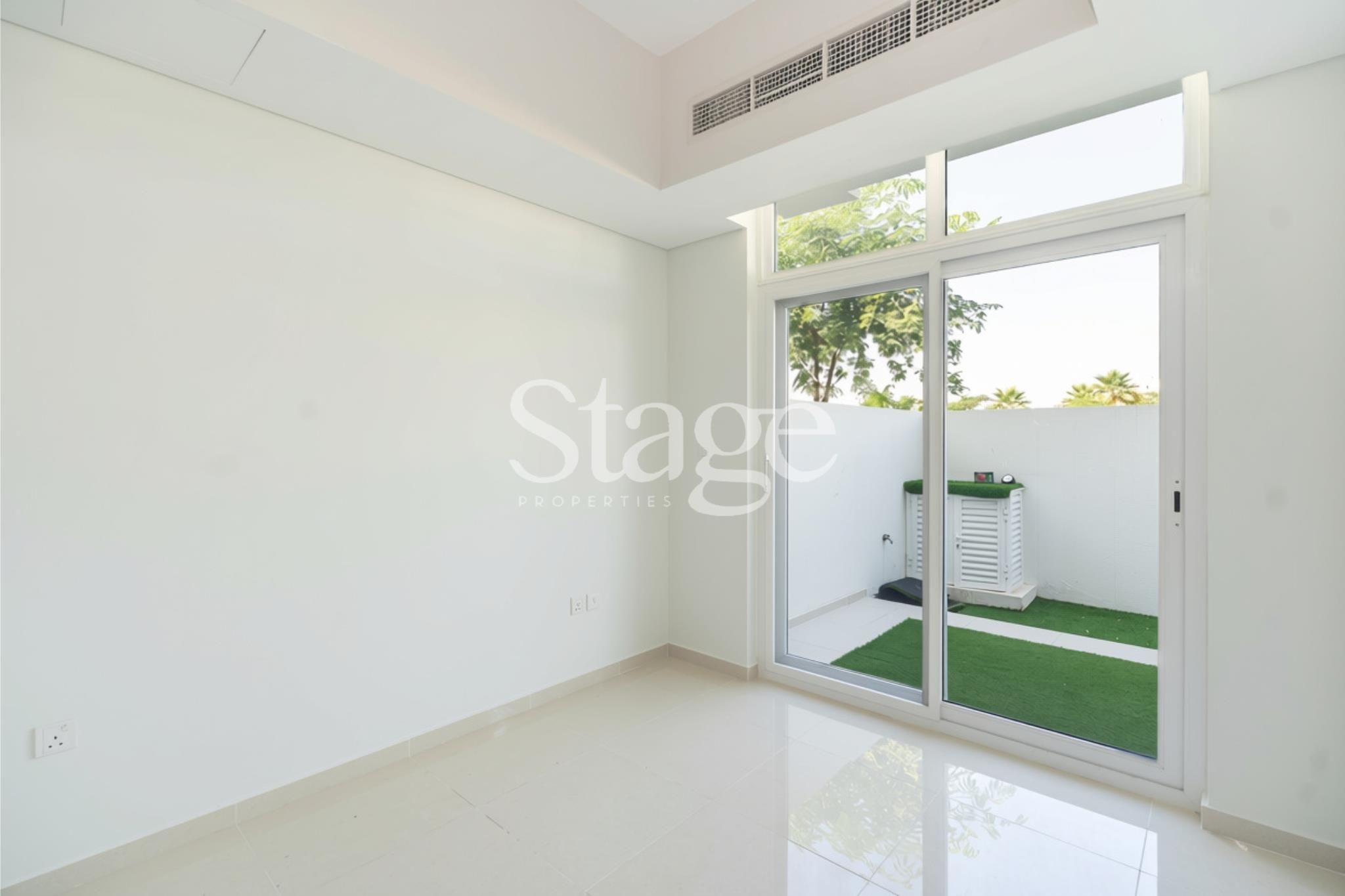 تاون هاوس من ٤ غرف نوم للإيجار في Damac Hills 2، Dubai TH9926L