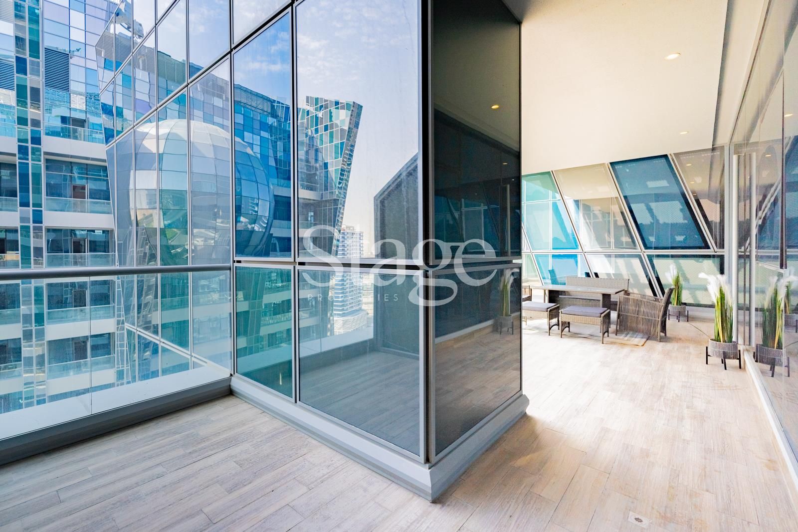 2 bedrooms apartment for Rent in Business Bay, Dubai AP8801L