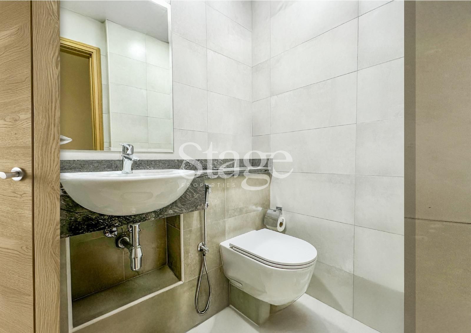 1 bedroom apartment for Sale in Business Bay, Dubai AP8129S