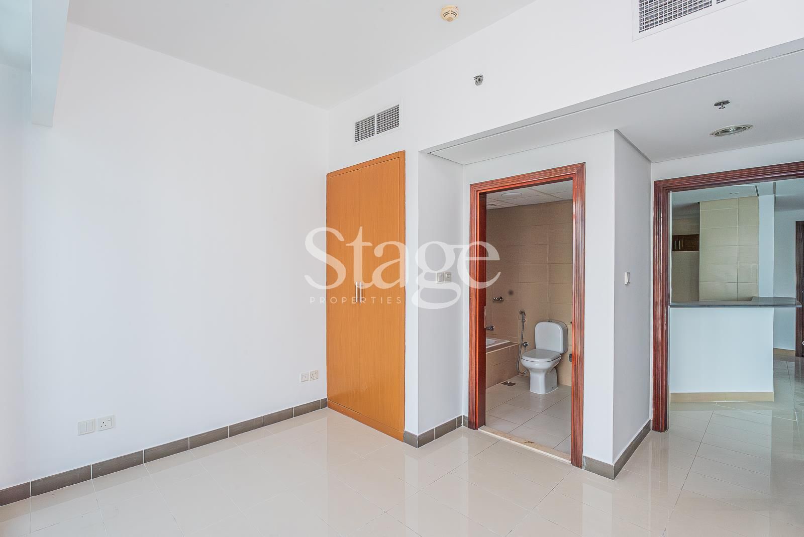 2 bedrooms apartment for Rent in Jumeirah Lake Towers, Dubai AP9596L
