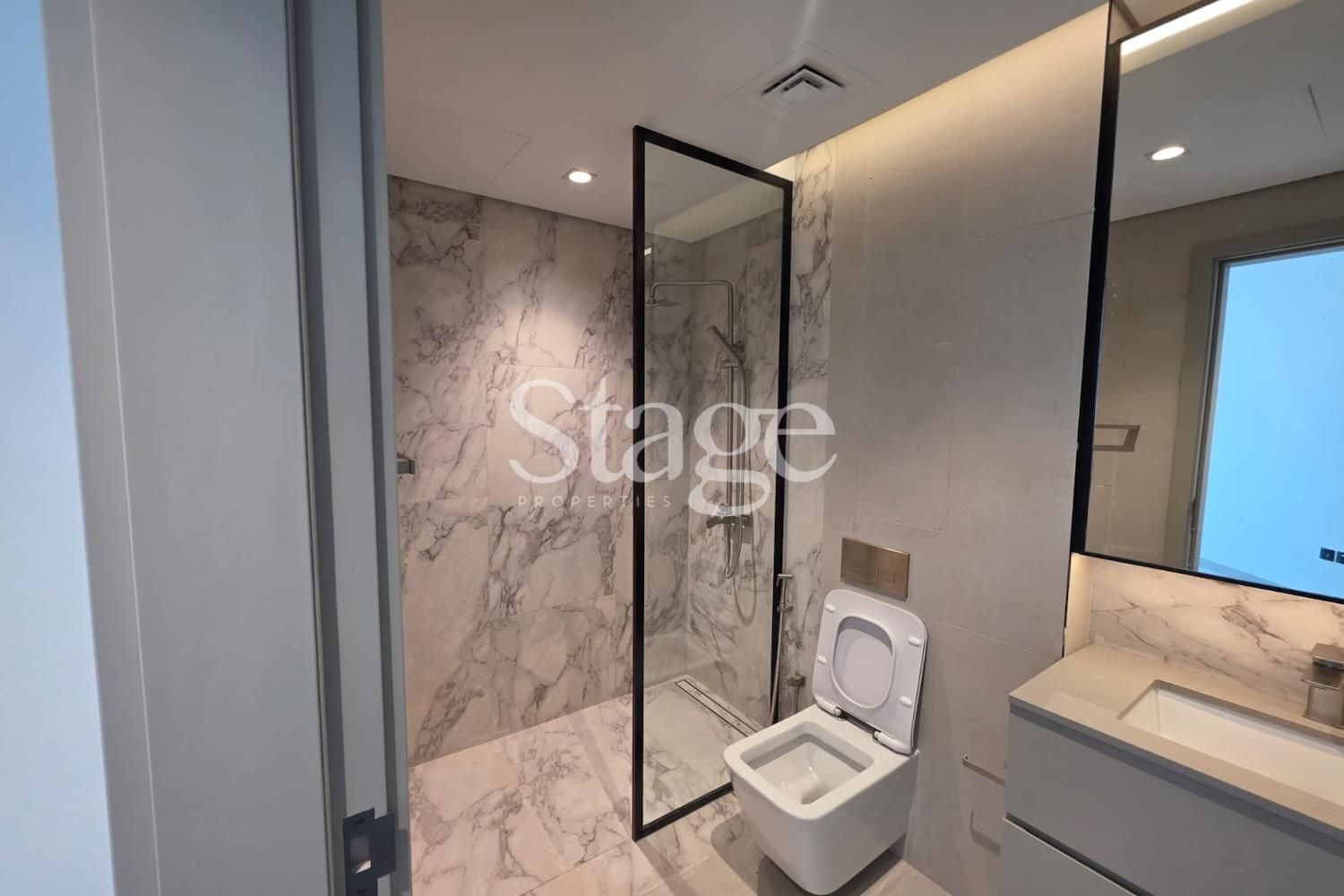 1 bedroom apartment for Rent in Business Bay, Dubai AP9826L