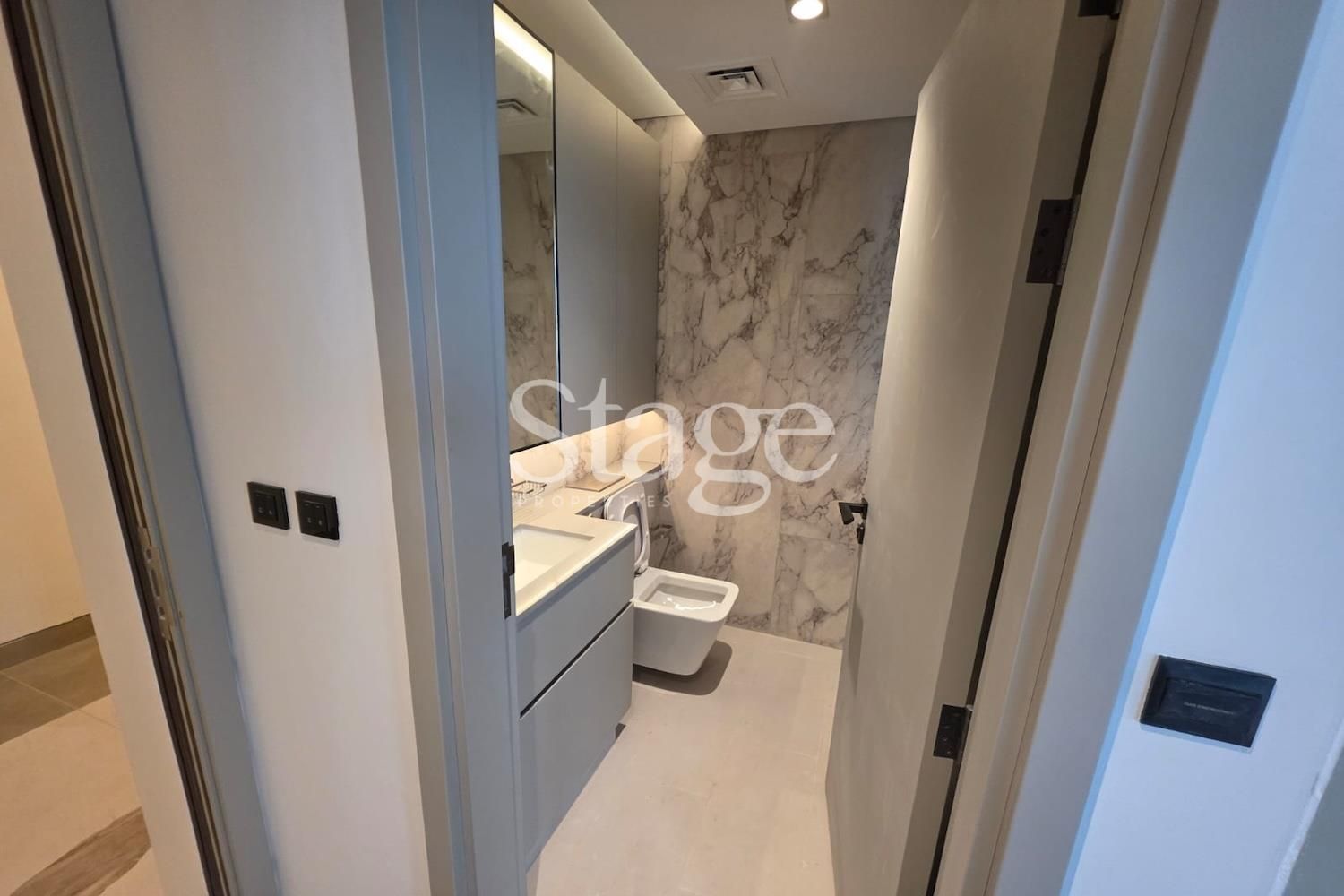 1 bedroom apartment for Rent in Business Bay, Dubai AP9826L