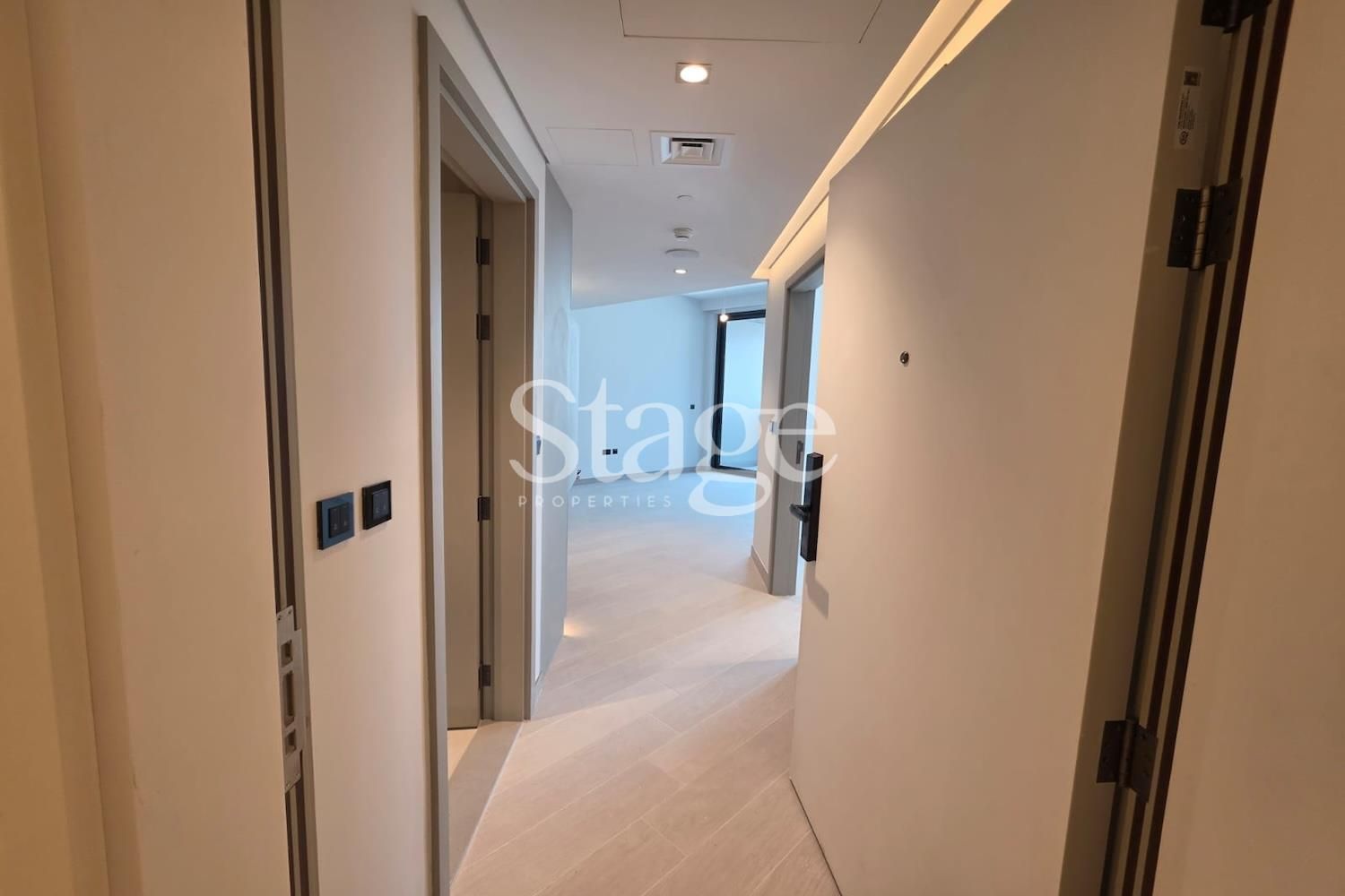 1 bedroom apartment for Rent in Business Bay, Dubai AP9826L
