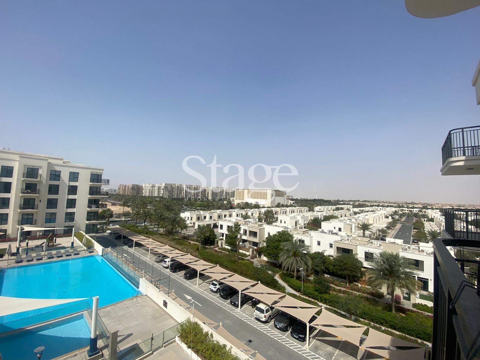 Luxury Apartment | Pool Views | Kitchen Appliances