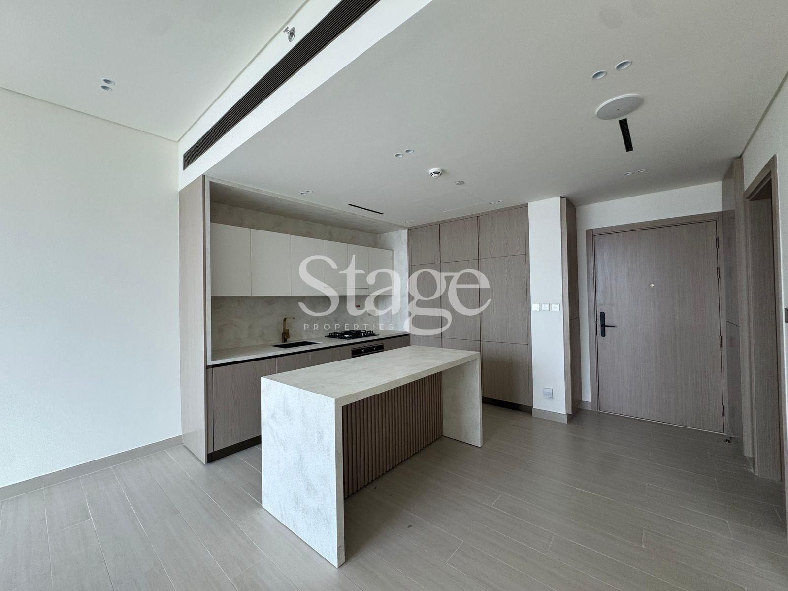 Modern 1BR Oasis |Landmark Views | Prime Amenities