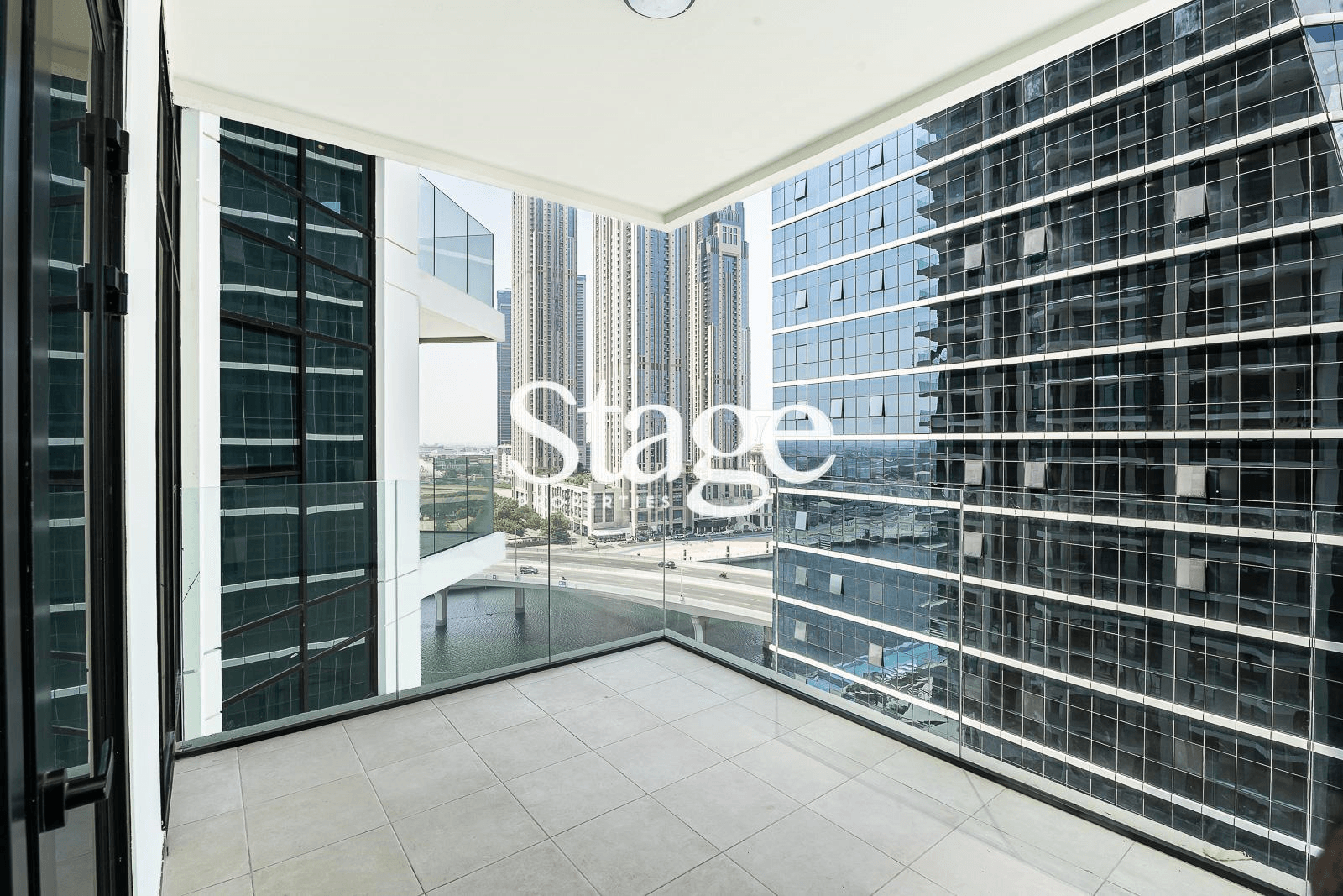 1 bedroom apartment for Rent in Business Bay, Dubai AP7361L