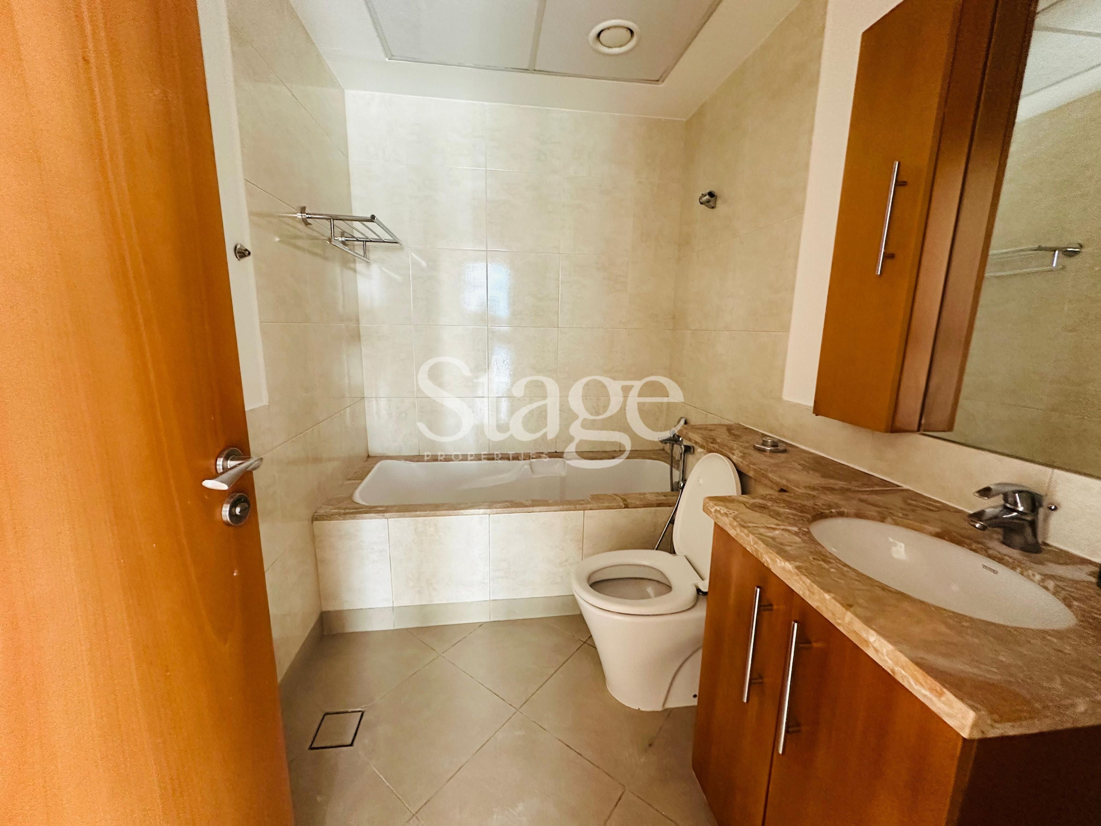2 bedrooms apartment for Rent in The Views, Dubai AP7585L