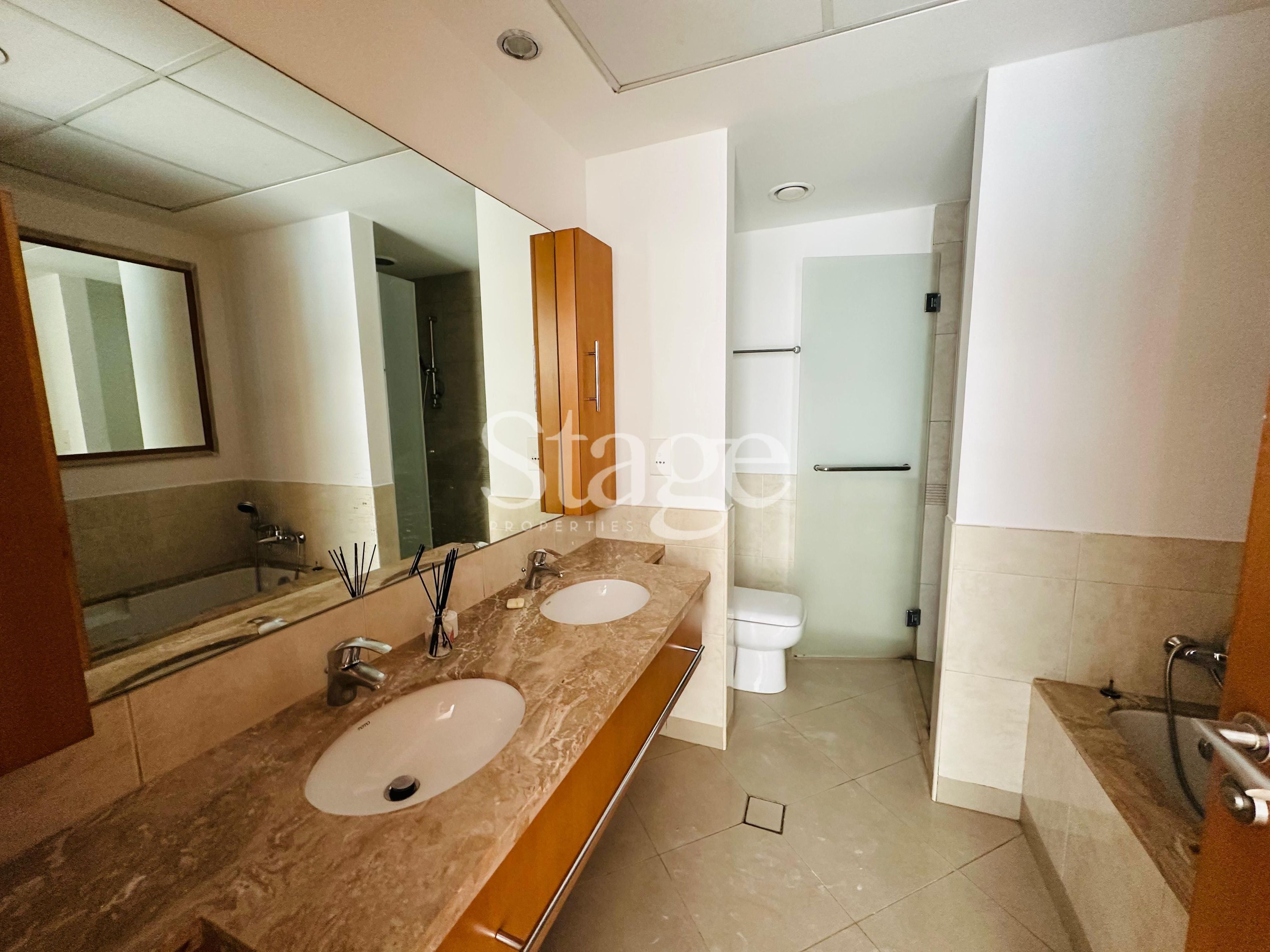 2 bedrooms apartment for Rent in The Views, Dubai AP7585L