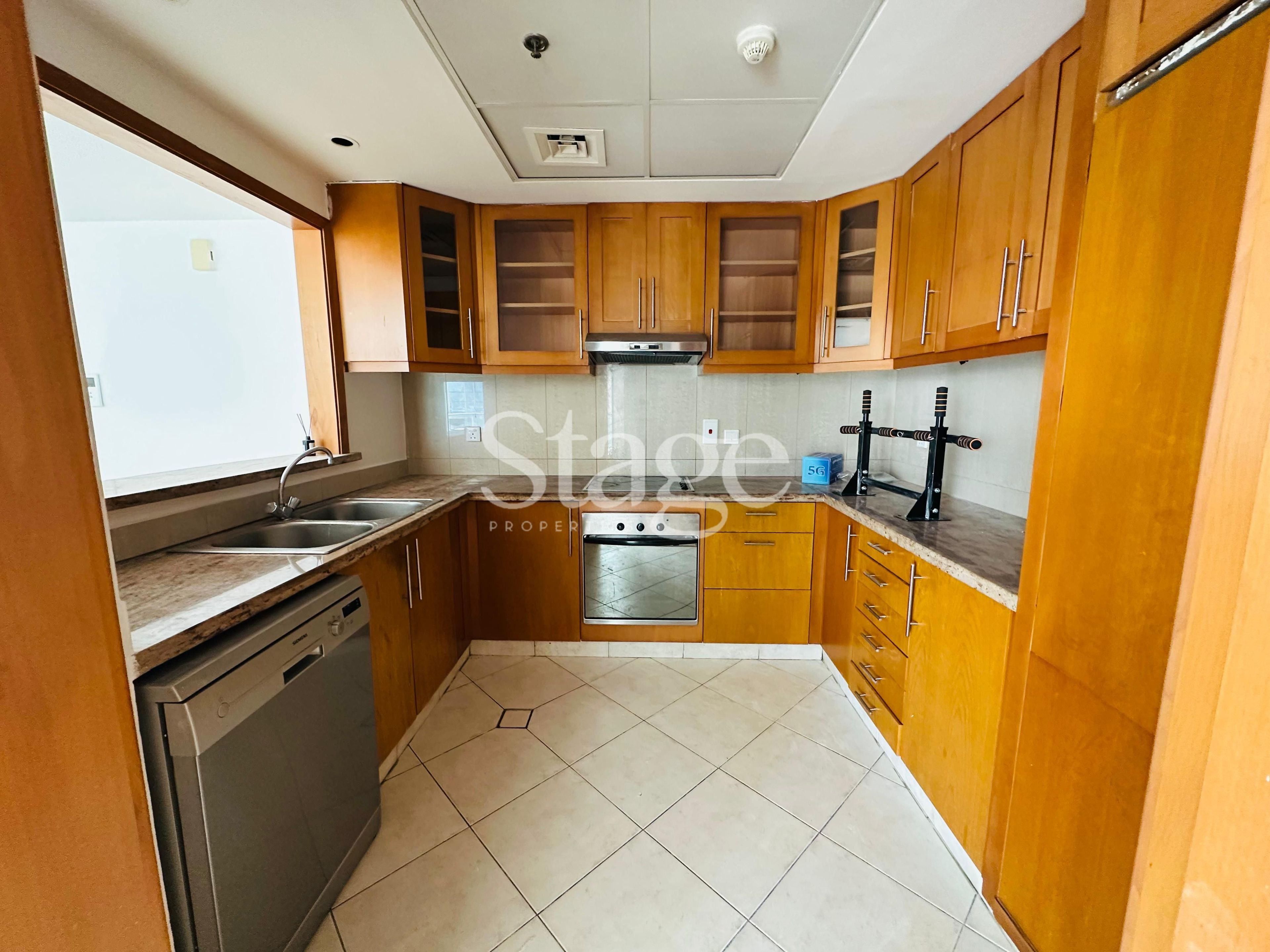 2 bedrooms apartment for Rent in The Views, Dubai AP7585L