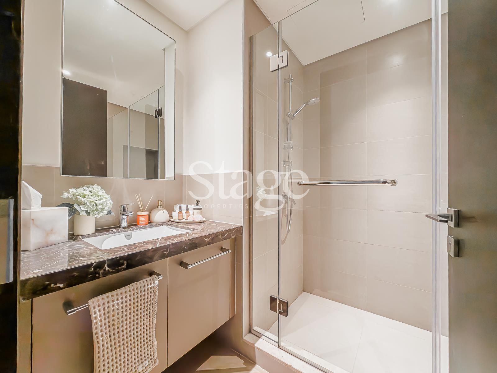 شقة من غرفتي نوم للإيجار في Downtown Dubai، Dubai AP9051L