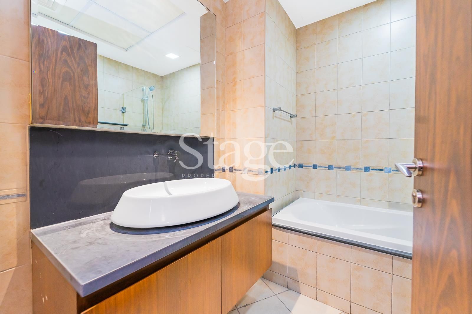 4 bedrooms Villas for Rent in Business Bay, Dubai VI8174L