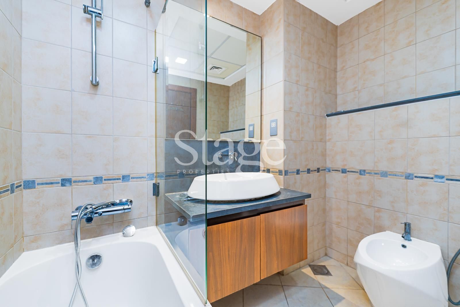 4 bedrooms Villas for Rent in Business Bay, Dubai VI8174L
