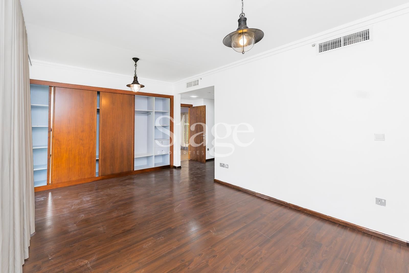 4 bedrooms Villas for Rent in Business Bay, Dubai VI8174L